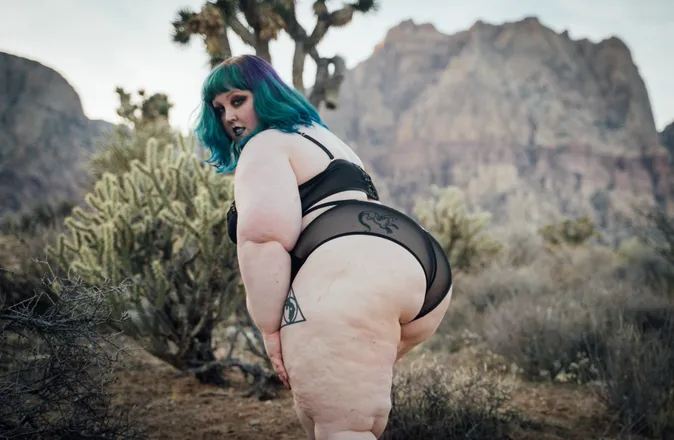 OnlyFans account  chestnutfoxx_free header 2