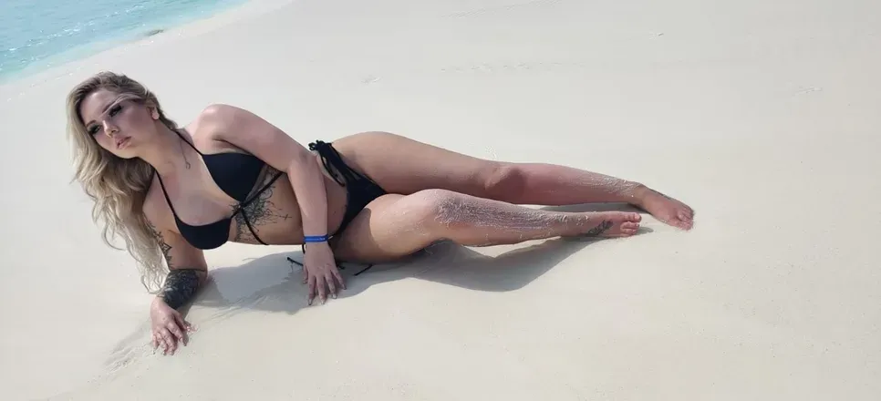 OnlyFans cuenta inked_booty_queen header 2