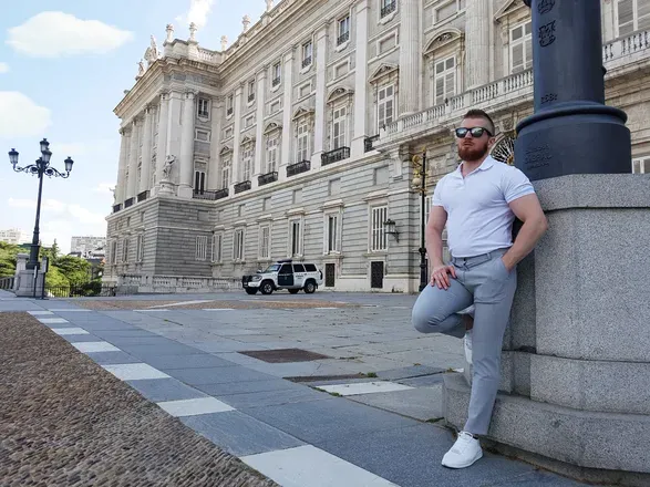 OnlyFans cuenta malekymanu header 2