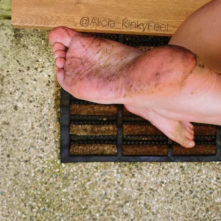 OnlyFans account  alicia_kinkyfeet header 2