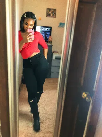 OnlyFans account  nomimalone21 avatar 1