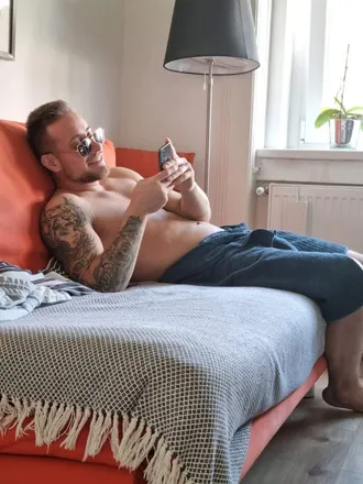 OnlyFans cuenta angrylion header 2