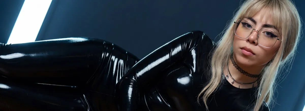 OnlyFans cuenta mistressroxybdsm header 2