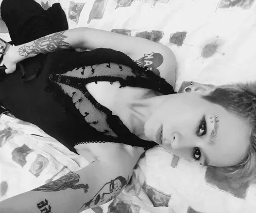 OnlyFans cuenta twiztedpixie header 2