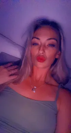 OnlyFans account  haley1990 header 2