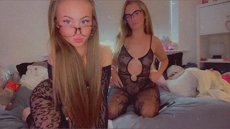 OnlyFans cuenta yournaughtyduoxo header 2
