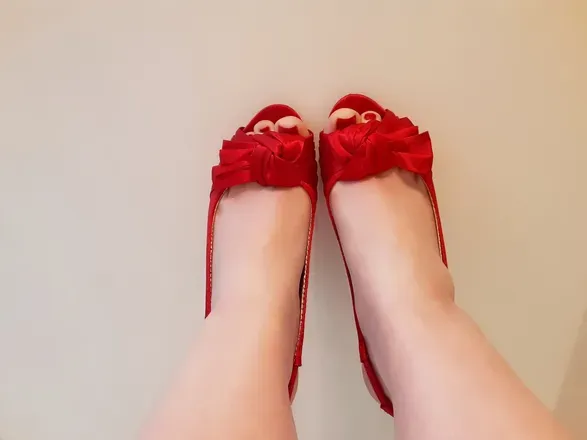 OnlyFans account  seemyfeetart avatar 1