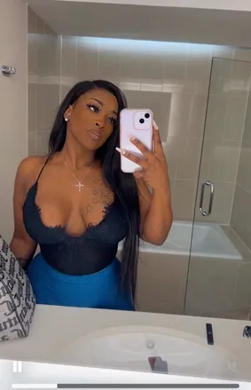 OnlyFans account  therealevecarter header 2