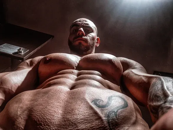 OnlyFans cuenta mariovatov header 2