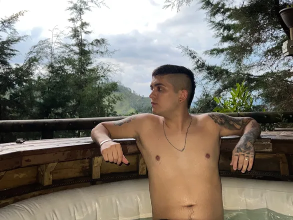 OnlyFans cuenta alesexyboy header 2