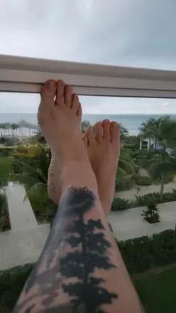 OnlyFans account  you.want.it.the.feet header 2