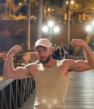 OnlyFans cuenta guillaumewayne1 header 2