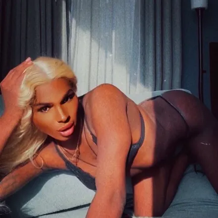 OnlyFans cuenta meemezmilano header 2