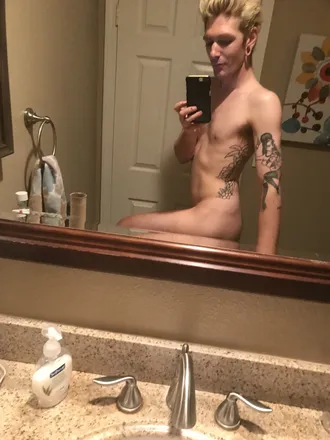 OnlyFans cuenta theolfficialblondieboi header 2