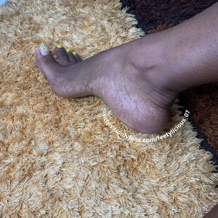 OnlyFans cuenta pynkytoes header 2