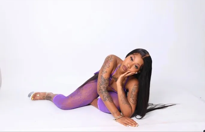 OnlyFans cuenta luxevixxen header 2