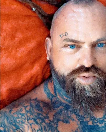 OnlyFans cuenta twelvegageclothing avatar 1