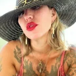 OnlyFans account  bikinimomlight avatar 1