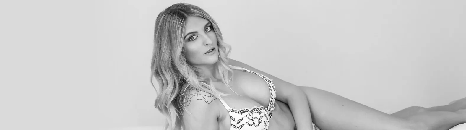 OnlyFans cuenta itscarlydawn header 2