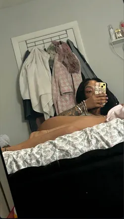 OnlyFans cuenta prettiestpuccy header 2