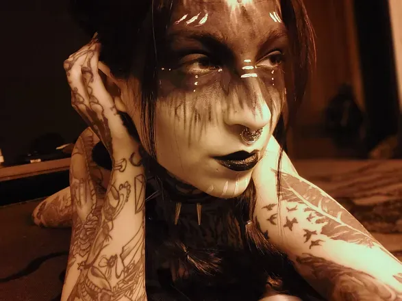 OnlyFans cuenta little_queen_ink header 2
