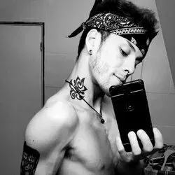 OnlyFans account  exilelibran avatar 1