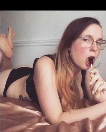 OnlyFans cuenta kinkybustybitch header 1