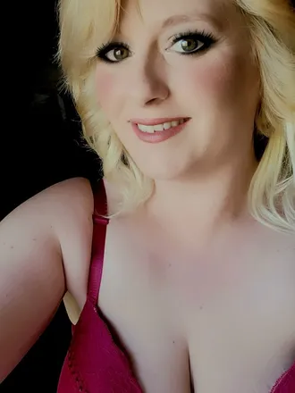 OnlyFans cuenta therealmegtaylor header 2
