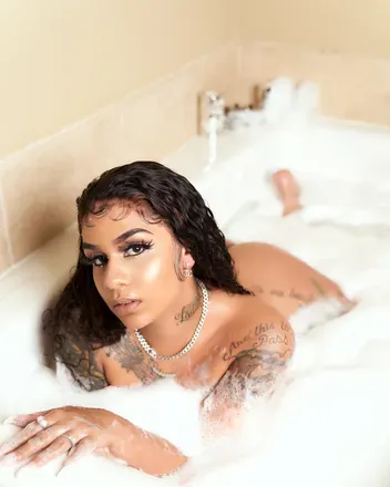 OnlyFans cuenta frenchdollv avatar 1