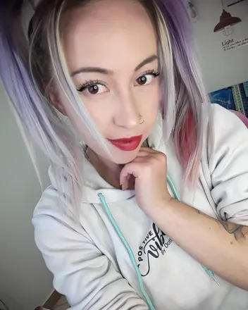 OnlyFans cuenta charlottezoe1 header 2