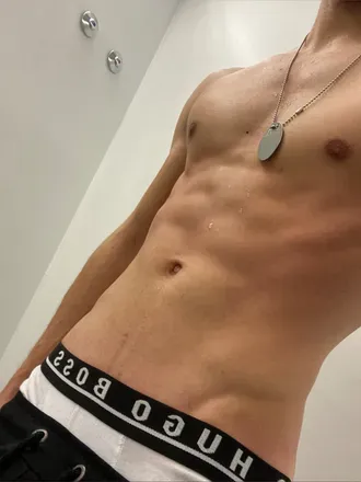 OnlyFans cuenta lovelyboy2000 avatar 1