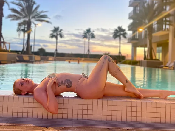 OnlyFans cuenta lifewithliv header 2