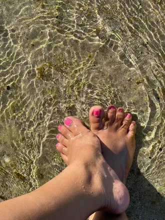 OnlyFans cuenta islandskyfeet header 2