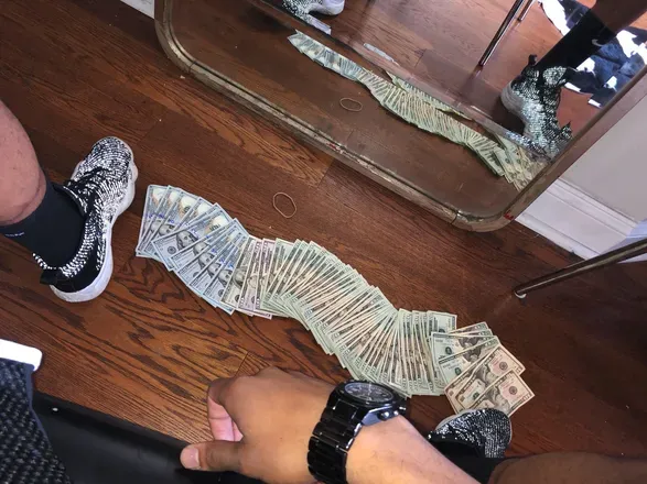 OnlyFans cuenta bullyfeet header 2