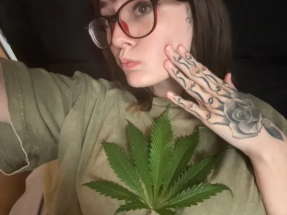 OnlyFans cuenta redcherry420 avatar 1