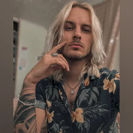OnlyFans account  teawithdarling avatar 1