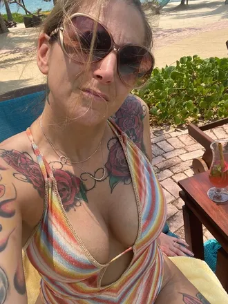 OnlyFans account  jessies.girl25 header 2
