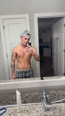 OnlyFans cuenta ethanbmiller header 2