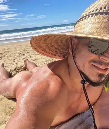 OnlyFans account  raguiozooficial header 2