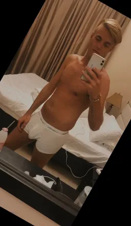 OnlyFans cuenta u270042494 header 2