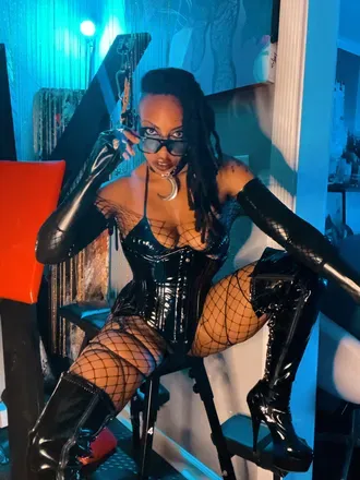 OnlyFans cuenta madamcarmen2 avatar 1