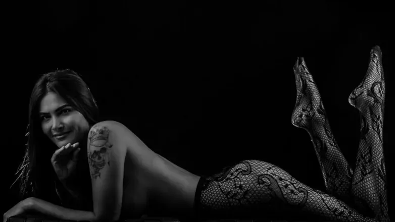 OnlyFans cuenta silkyjulievip header 2