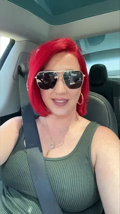 OnlyFans account  thewonderingmom avatar 1