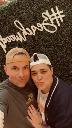 OnlyFans account  akronqueercpl avatar 1