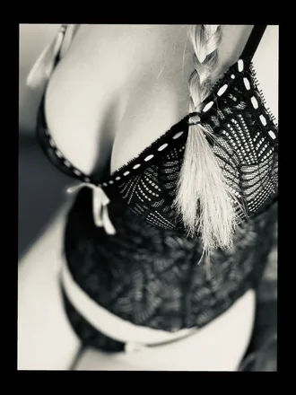 OnlyFans cuenta littlemissboobs header 2