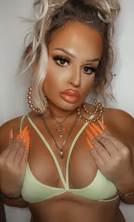 OnlyFans cuenta tsariannawhite header 2