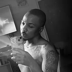 OnlyFans cuenta ineverwearshirts header 2