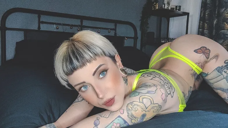 OnlyFans cuenta littlebatprincess header 2