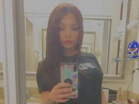 OnlyFans cuenta bratdoll22 header 2