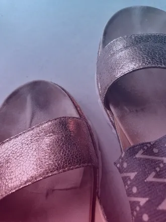 OnlyFans cuenta louiseshandsandfeet header 2